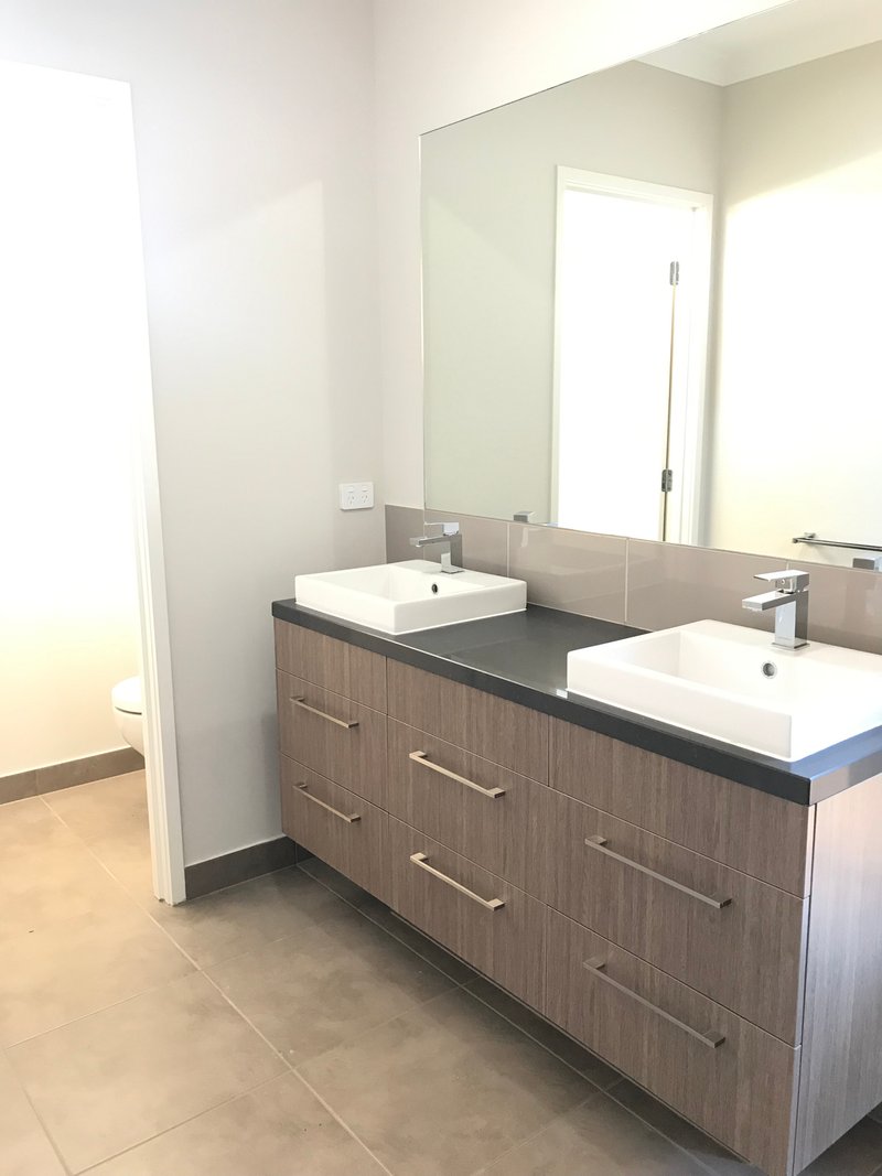 Photo - 18 Trajectory Drive, Tarneit VIC 3029 - Image 12