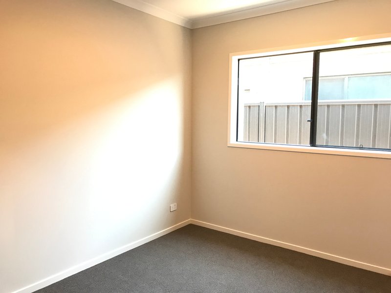 Photo - 18 Trajectory Drive, Tarneit VIC 3029 - Image 15