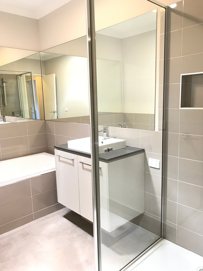 Photo - 18 Trajectory Drive, Tarneit VIC 3029 - Image 16