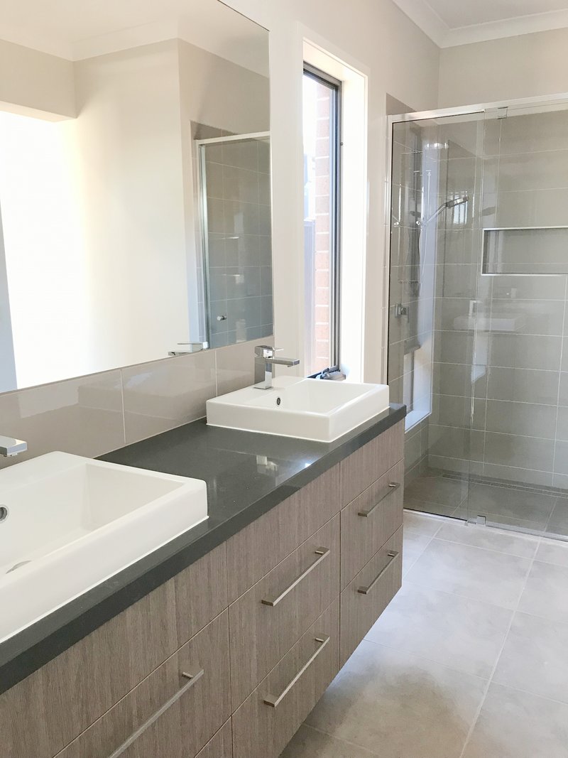 Photo - 18 Trajectory Drive, Tarneit VIC 3029 - Image 18