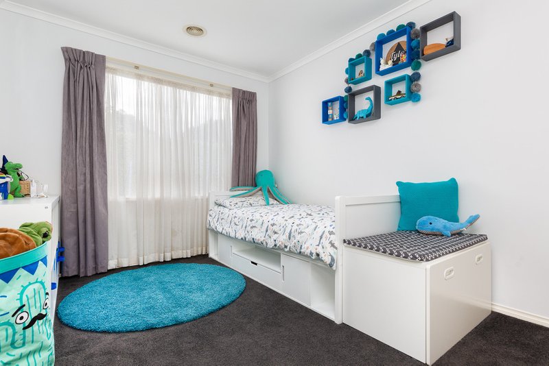 Photo - 18 Tralee Circuit, Narre Warren VIC 3805 - Image 9