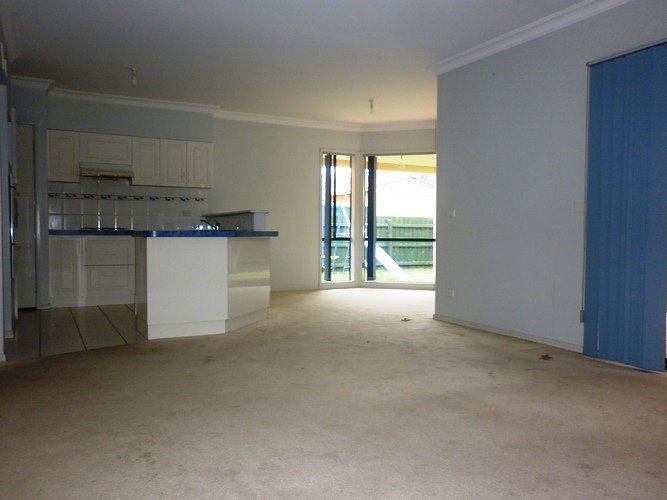 Photo - 18 Trentham Close, Hoppers Crossing VIC 3029 - Image 2