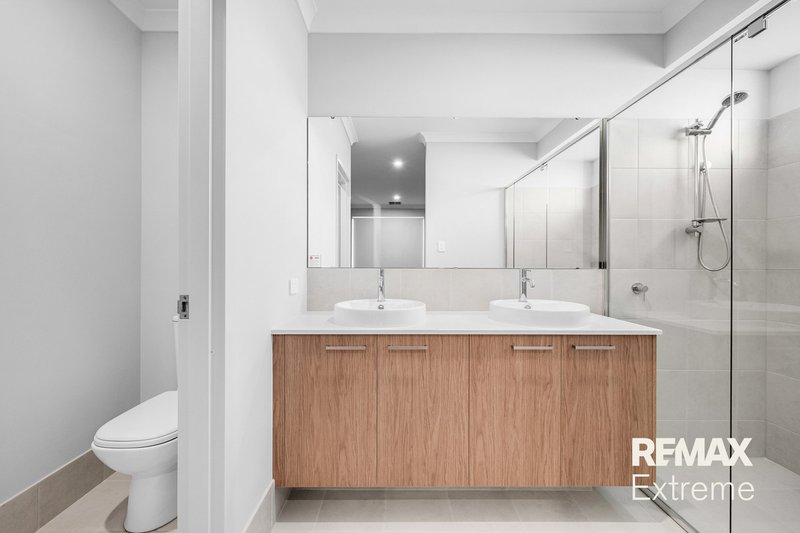 Photo - 18 Trestles Way, Eglinton WA 6034 - Image 5