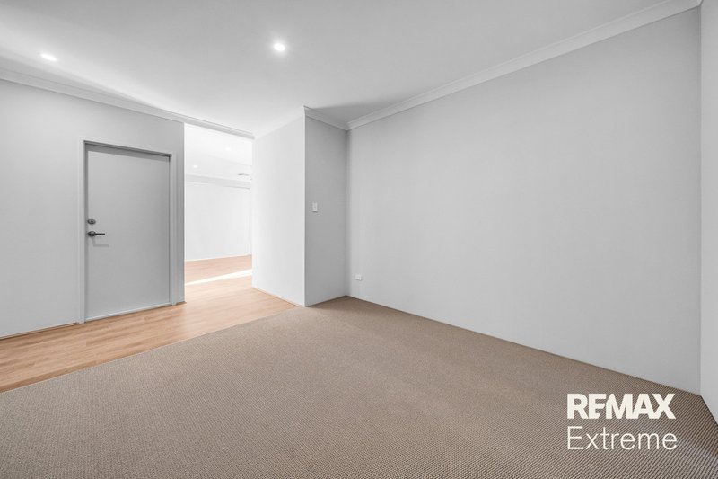 Photo - 18 Trestles Way, Eglinton WA 6034 - Image 9