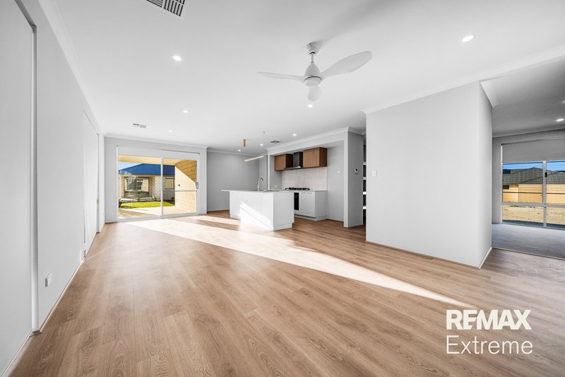 Photo - 18 Trestles Way, Eglinton WA 6034 - Image 12
