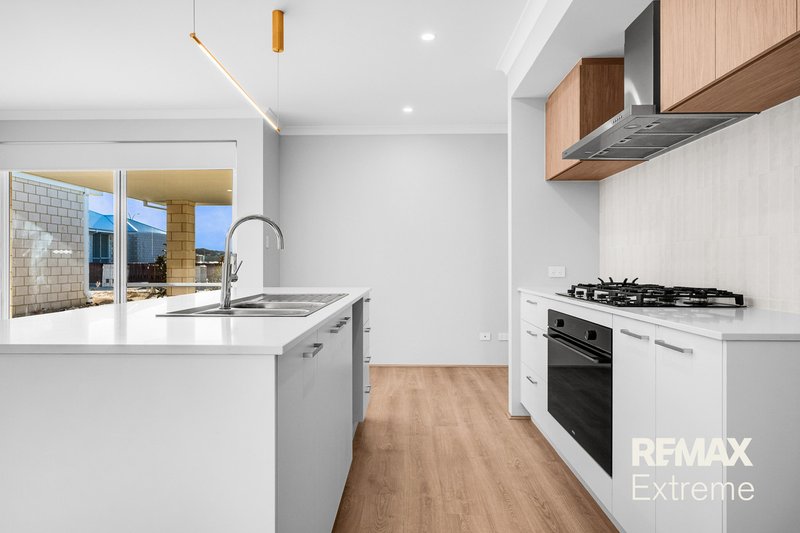 Photo - 18 Trestles Way, Eglinton WA 6034 - Image 15