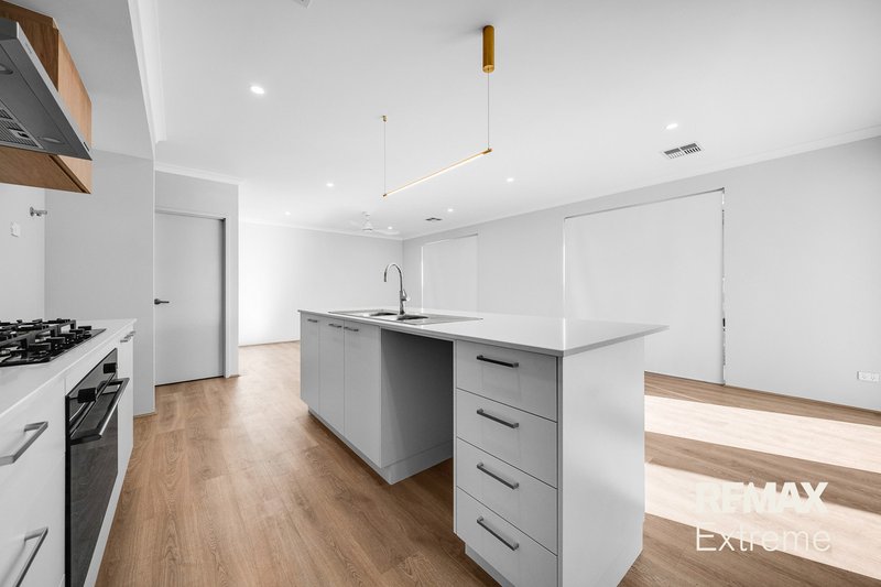 Photo - 18 Trestles Way, Eglinton WA 6034 - Image 17