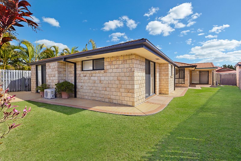 Photo - 18 Tussock Crescent, Elanora QLD 4221 - Image 3