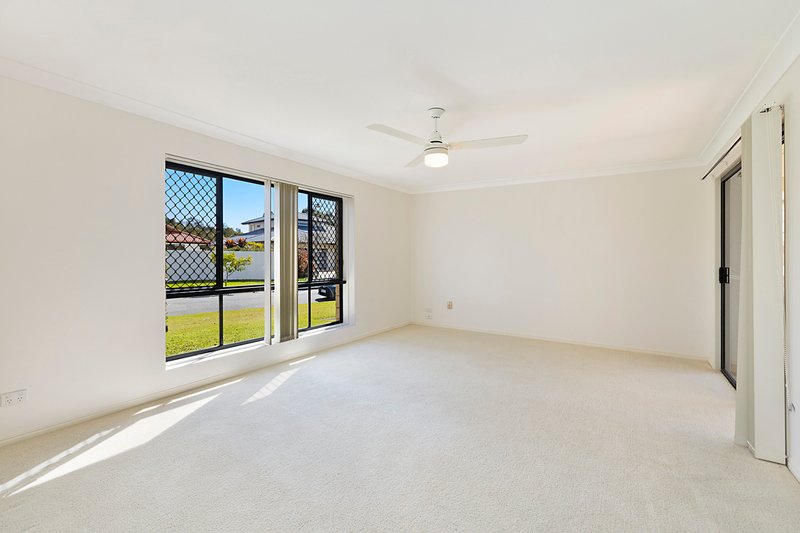 Photo - 18 Tussock Crescent, Elanora QLD 4221 - Image 5