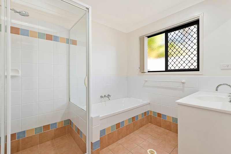 Photo - 18 Tussock Crescent, Elanora QLD 4221 - Image 10