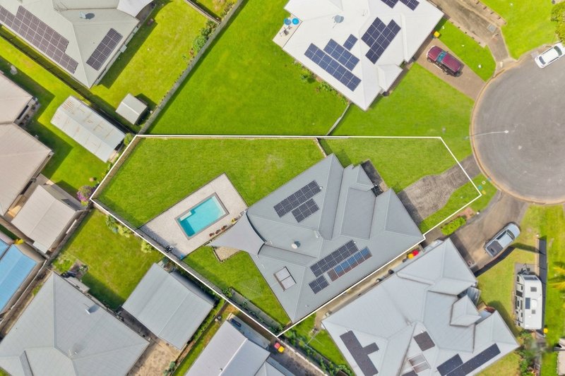 Photo - 18 Tyenna Close, Bentley Park QLD 4869 - Image 15