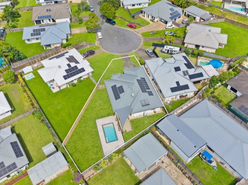 Photo - 18 Tyenna Close, Bentley Park QLD 4869 - Image 17