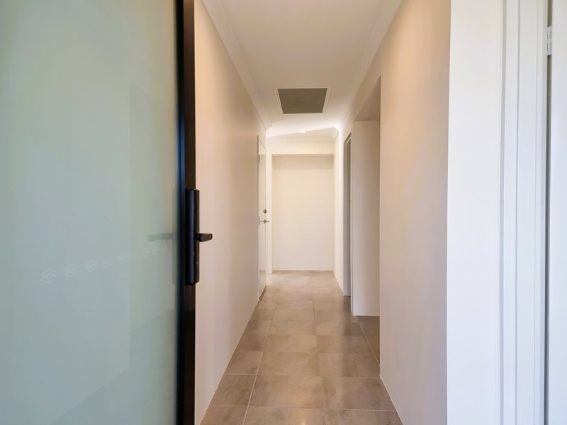 Photo - 18 Vasto Loop, Hammond Park WA 6164 - Image 2