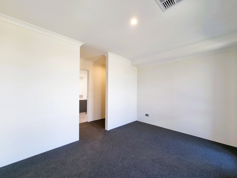 Photo - 18 Vasto Loop, Hammond Park WA 6164 - Image 4