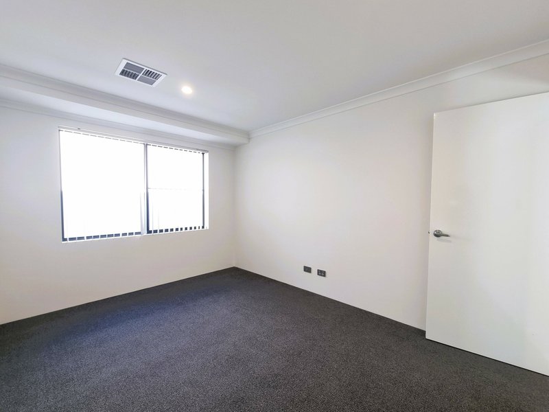 Photo - 18 Vasto Loop, Hammond Park WA 6164 - Image 5