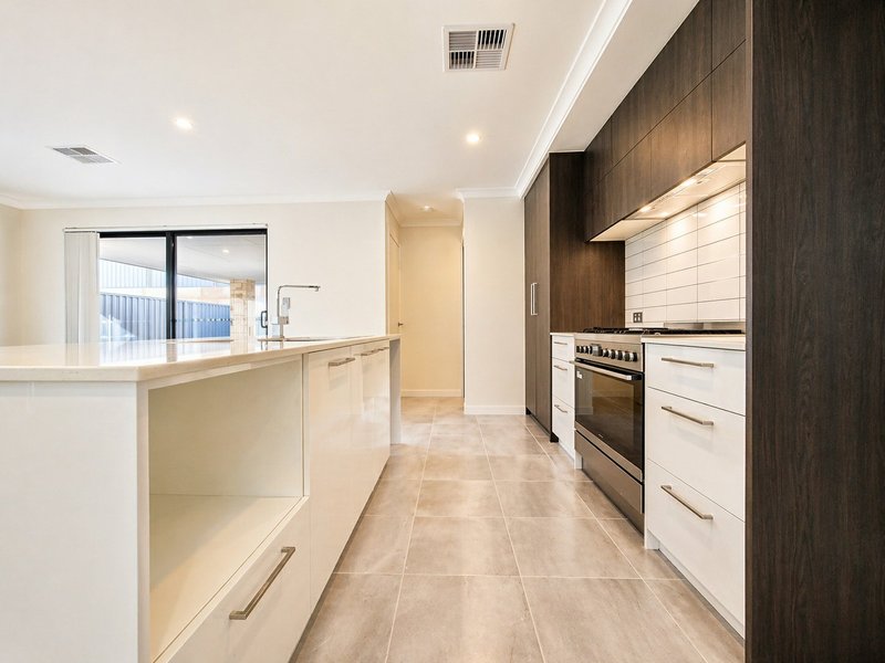 Photo - 18 Vasto Loop, Hammond Park WA 6164 - Image 7