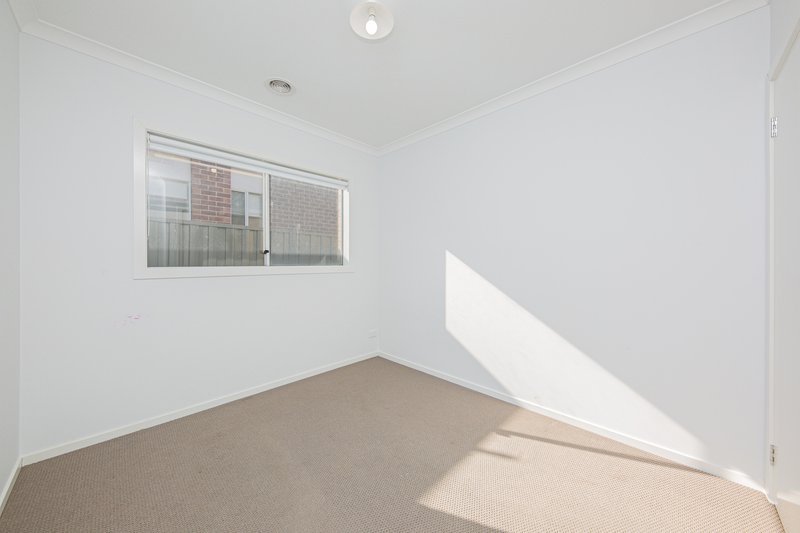 Photo - 18 Vesna Avenue, Clyde North VIC 3978 - Image 6