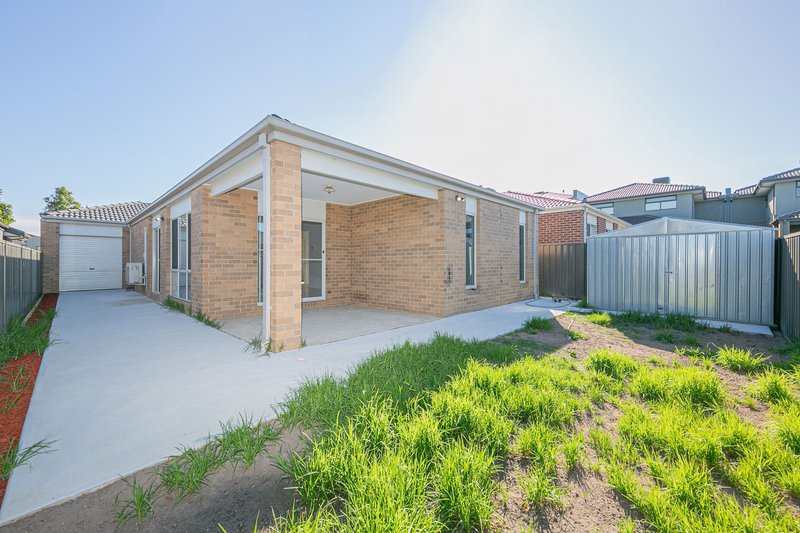 Photo - 18 Vesna Avenue, Clyde North VIC 3978 - Image 11