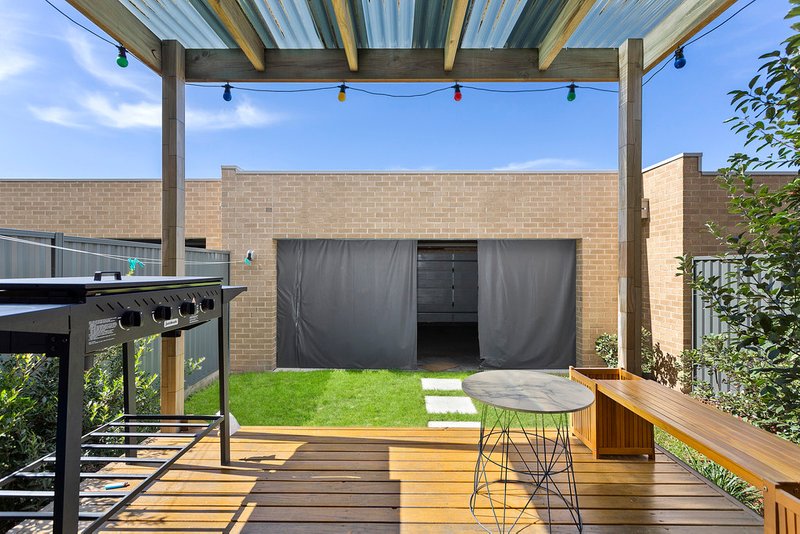 Photo - 18 Vestley Drive, Mernda VIC 3754 - Image 11