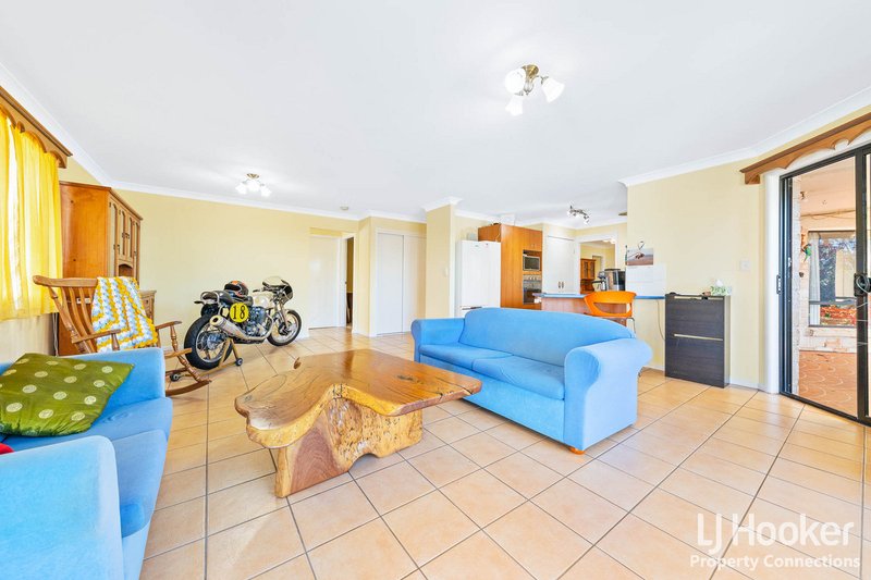 Photo - 18 Vibrant Court, Dakabin QLD 4503 - Image 3