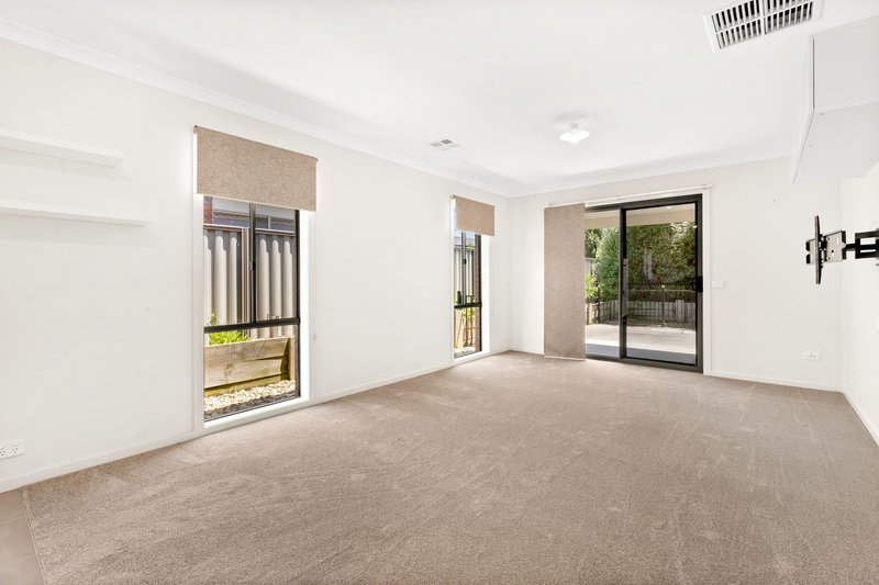 Photo - 18 Victory Drive, Pakenham VIC 3810 - Image 2