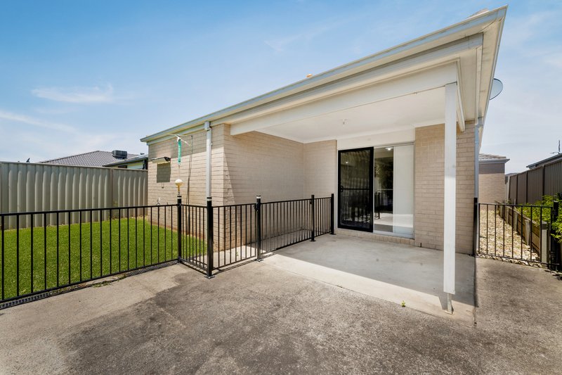 Photo - 18 Victory Drive, Pakenham VIC 3810 - Image 8