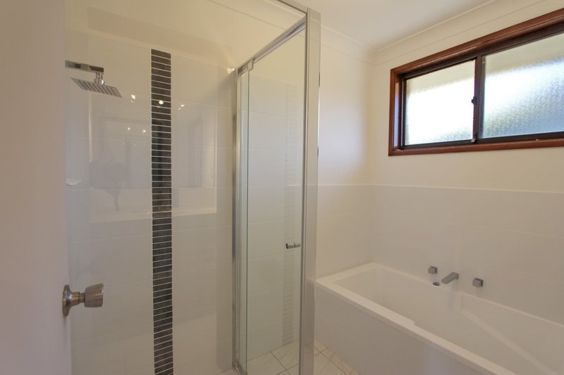 Photo - 18 Wakehurst Drive, Wyong NSW 2259 - Image 4