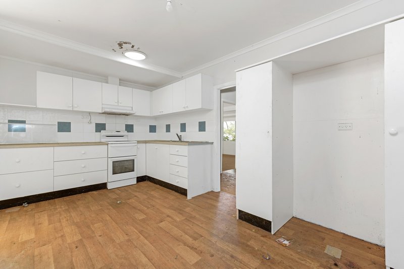 Photo - 18 Walters Avenue, West Gladstone QLD 4680 - Image 2