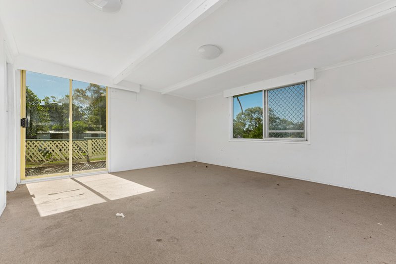 Photo - 18 Walters Avenue, West Gladstone QLD 4680 - Image 5