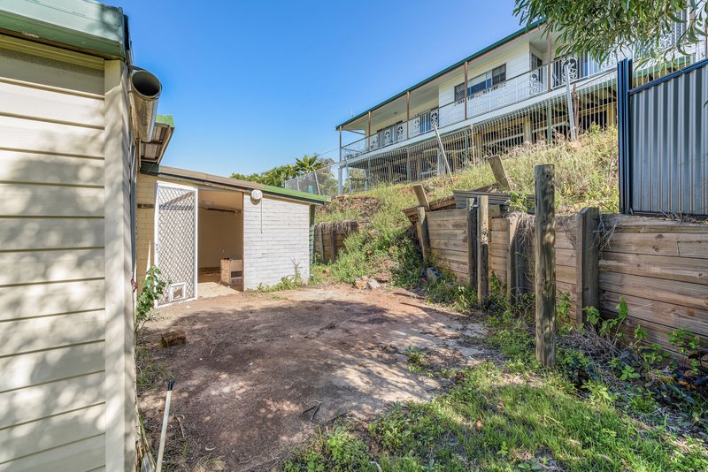 Photo - 18 Walters Avenue, West Gladstone QLD 4680 - Image 9