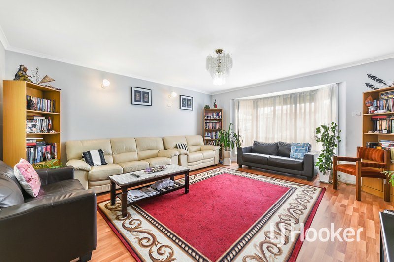 Photo - 18 Warana Drive, Hampton Park VIC 3976 - Image 2