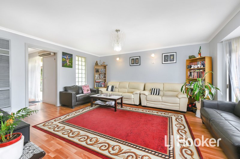 Photo - 18 Warana Drive, Hampton Park VIC 3976 - Image 3