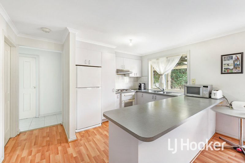 Photo - 18 Warana Drive, Hampton Park VIC 3976 - Image 5