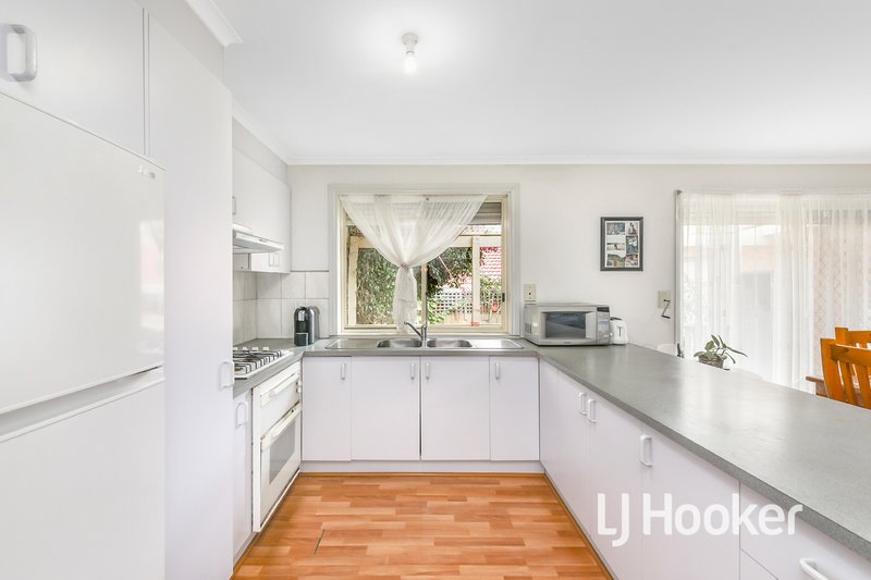 Photo - 18 Warana Drive, Hampton Park VIC 3976 - Image 6