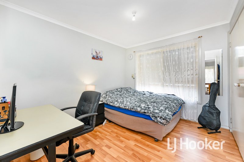 Photo - 18 Warana Drive, Hampton Park VIC 3976 - Image 8