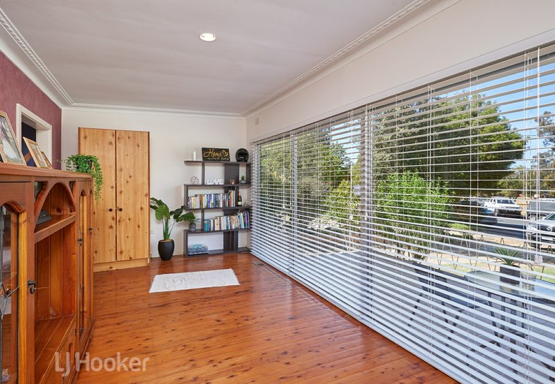 Photo - 18 Waratah Street, Kooringal NSW 2650 - Image 5