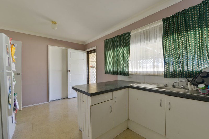 Photo - 18 Waree Drive, Tamworth NSW 2340 - Image 4