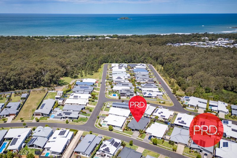 Photo - 18 Watergum Close, Sapphire Beach NSW 2450 - Image 2