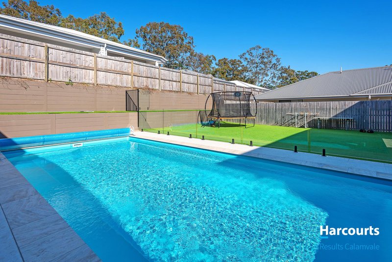 Photo - 18 Waterway Crescent, Hillcrest QLD 4118 - Image 12