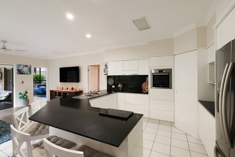 Photo - 18 Watford Crescent, Molendinar QLD 4214 - Image 4