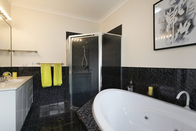 Photo - 18 Watford Crescent, Molendinar QLD 4214 - Image 9