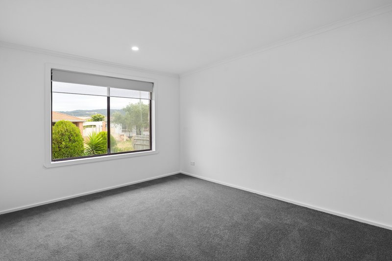 Photo - 18 Watson Avenue, Dromana VIC 3936 - Image 11