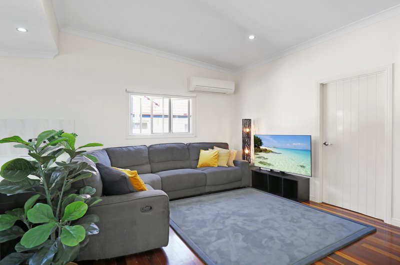 Photo - 18 Watson Street, Clontarf QLD 4019 - Image 3