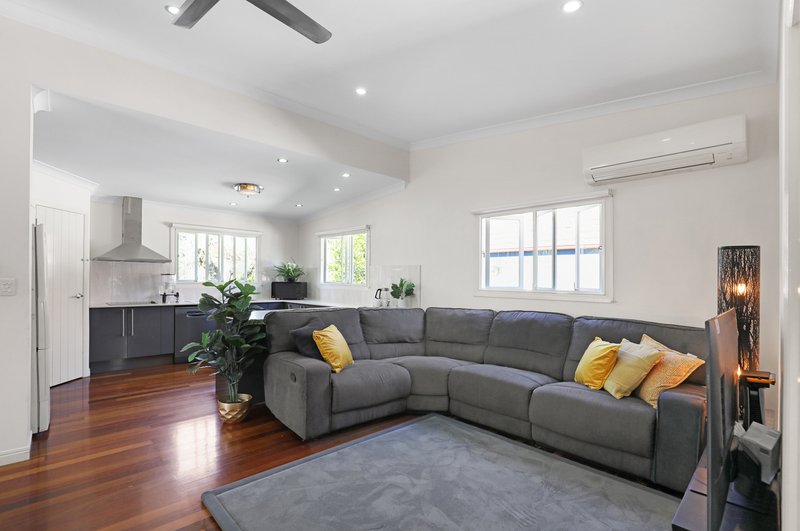 Photo - 18 Watson Street, Clontarf QLD 4019 - Image 4