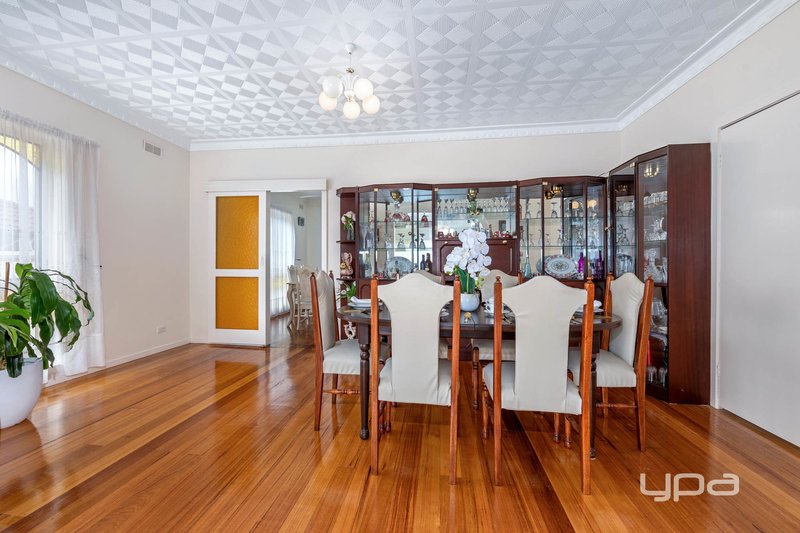 Photo - 18 Wattle Avenue, Kings Park VIC 3021 - Image 3