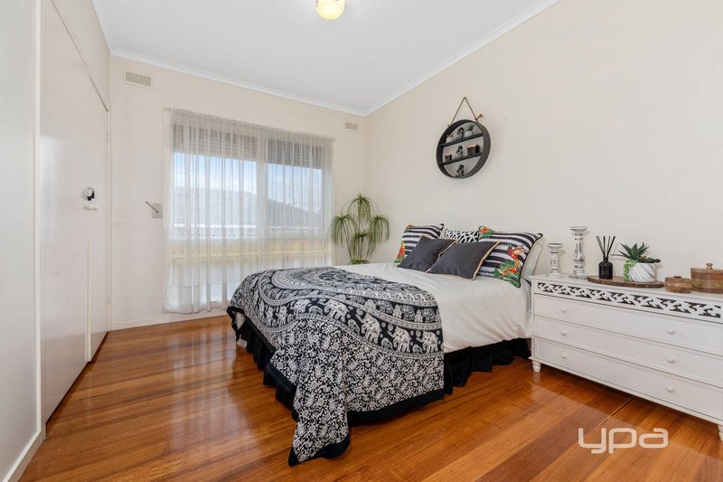 Photo - 18 Wattle Avenue, Kings Park VIC 3021 - Image 7