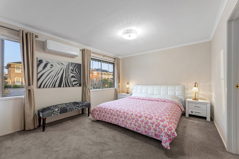 Photo - 18 Wattlebird Court, Burwood VIC 3125 - Image 9