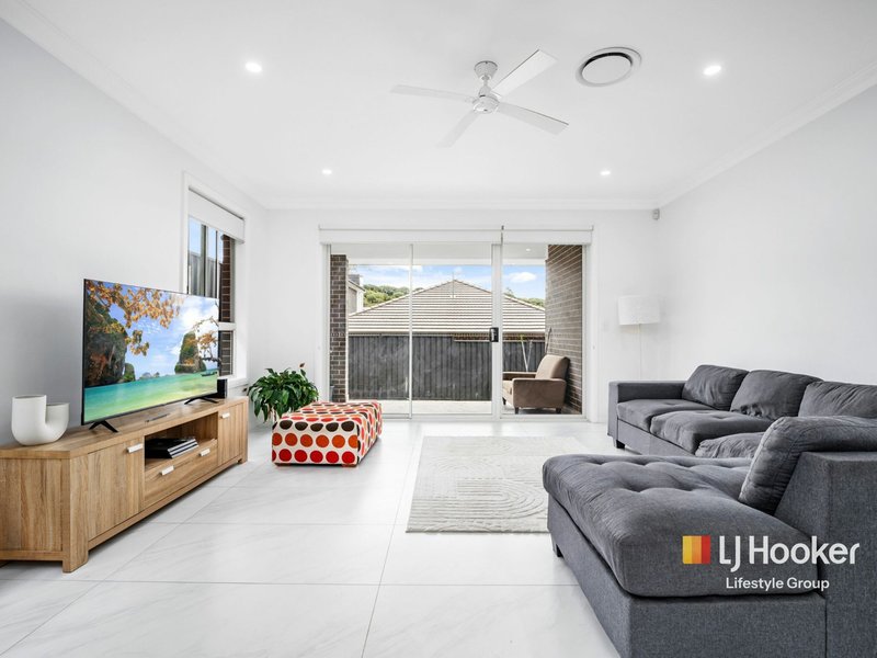 Photo - 18 Wattleseed Avenue, Cobbitty NSW 2570 - Image 10