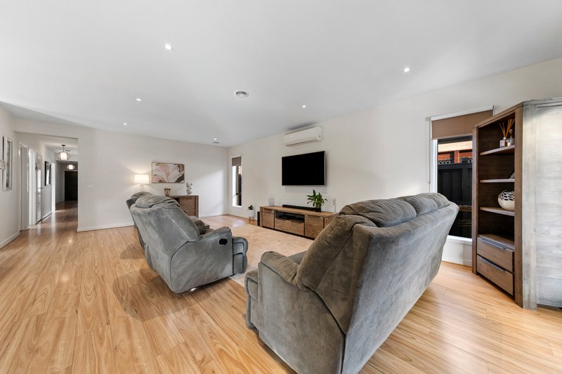 Photo - 18 Weatherby Avenue, Officer VIC 3809 - Image 9