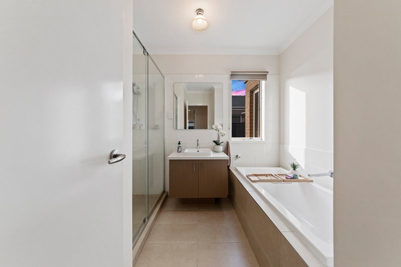 Photo - 18 Weatherby Avenue, Officer VIC 3809 - Image 18